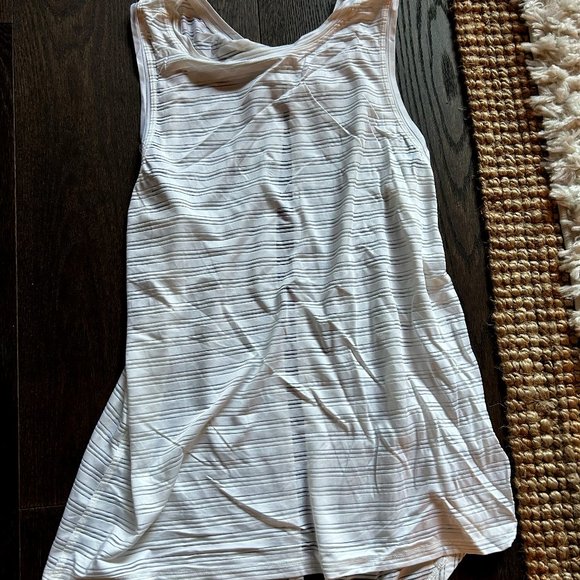 Lululemon Size 4 Workout Tank - Picture 1 of 2
